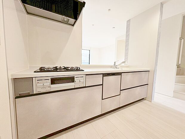 リビング階段にすることで、自然と集まる空間を実現しました。