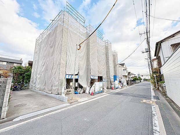 キッチンそばには週末のまとめ買いに嬉しいパントリーを設置しました。(令和7年12月 撮影)