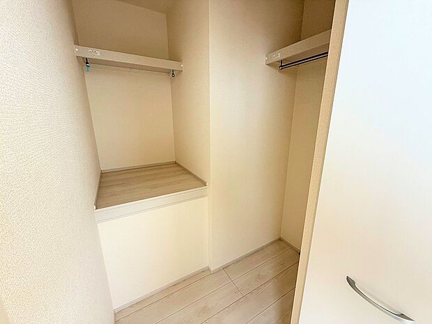 機能的な収納を配置して、片付いた空間を維持できそう。