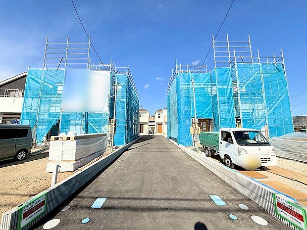 スーパーやコンビニなど、徒歩圏内に便利な生活施設が充実です。(令和8年1月 撮影)