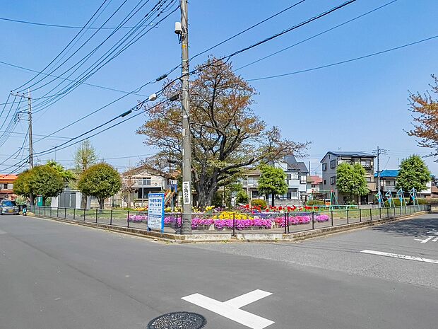 三角公園まで約500m