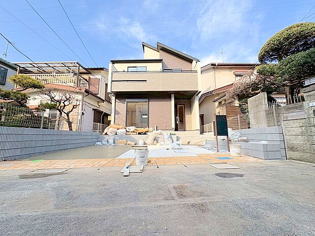 カースペースには2台駐車可。お仕事用とご自宅用の2台所有も可能です。(令和8年1月 撮影)