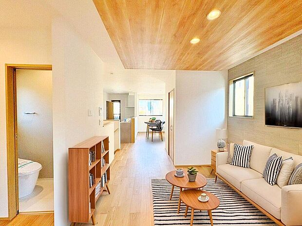 19帖のLDKはダイニングと寛ぐスペースを分けやすく、家具配置しやすいつくり。※現況の物件写真にCGによる画像処理済み