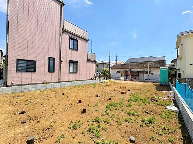 二部屋から行き来できる続きバルコニーを採用しています。(令和8年4月 撮影)