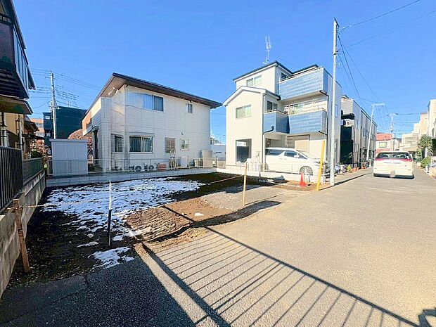 コミュニケーション動線に配慮したリビングイン階段を採用。(令和8年1月 撮影)