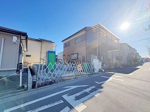 2階に設けたLDKは空間を明るく照らすことのできるバルコニーに面した間取り。(令和8年1月 撮影)