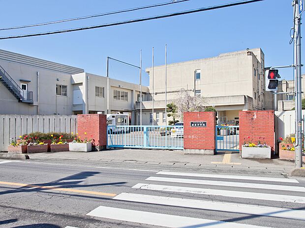 春里中学校まで約480m