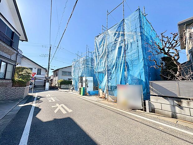 コミュニケーション動線に配慮したリビングイン階段を採用。(令和8年2月 撮影)