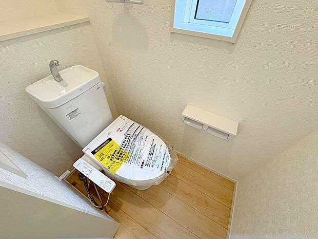 トイレは2ヶ所にあり、朝の慌しい時間も安心です。