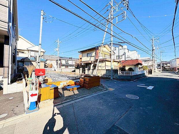 使い勝手の良いパントリーを備えたキッチン。キッチンからリビング全体を見渡せます。(令和8年1月 撮影)