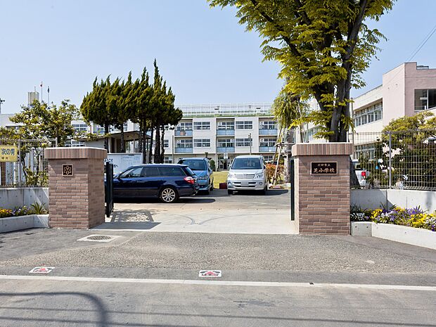 芝小学校まで約1040m