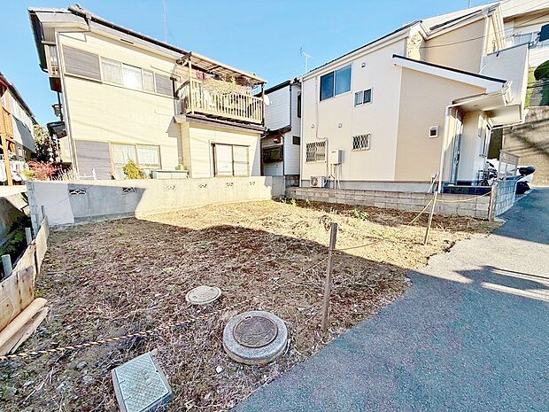 南東向きのリビングはバルコニーに面した開放感溢れる空間に仕上げます。(令和8年1月 撮影)
