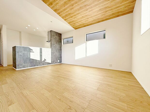 バルコニーに2階リビング設計。豊かな光と風を運んでくれるわが家自慢の場所。