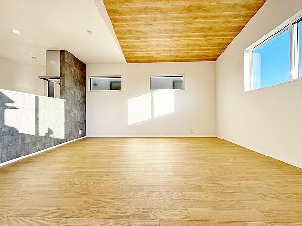 明るく開放的な空間が広がる、キッチン・ダイニング・リビング。