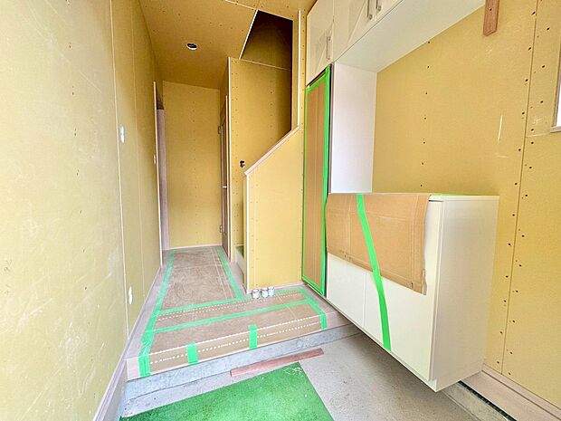 「行ってきます」と「ただいま」はこの玄関から始まります。(令和8年2月 撮影)