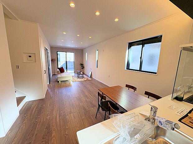 ご家族が自然と集まる空間を設計から実現しました。