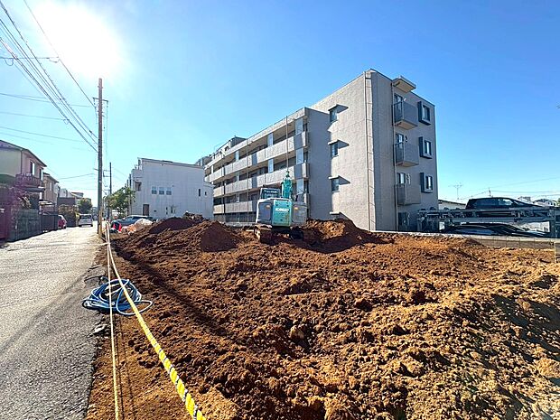 自然豊かで散歩コースにも最適なさいたま市営別所沼公園まで徒歩3分の立地。(令和8年1月 撮影)