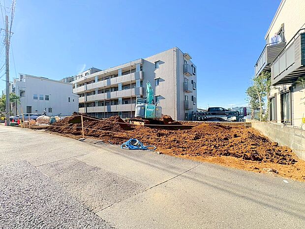 自然豊かで散歩コースにも最適なさいたま市営別所沼公園まで徒歩3分の立地。（令和8年1月 撮影）