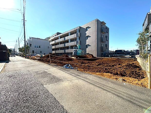 自然豊かで散歩コースにも最適なさいたま市営別所沼公園まで徒歩3分の立地。(令和8年1月 撮影)