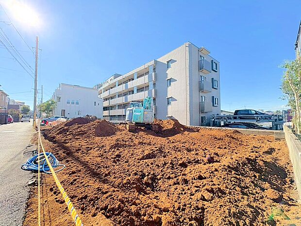 自然豊かで散歩コースにも最適なさいたま市営別所沼公園まで徒歩3分の立地。（令和8年1月 撮影）