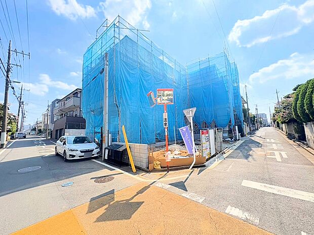 リビングには床暖房を完備しており、寒い季節も快適にお過ごしいただけます。(令和7年9月 撮影)