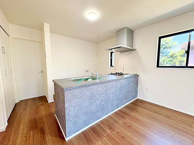 水回りを集約した家事効率の良い動線を確保しました。