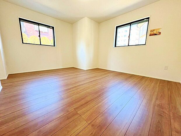 広々とした10帖の主寝室にはWICを備えました。す。