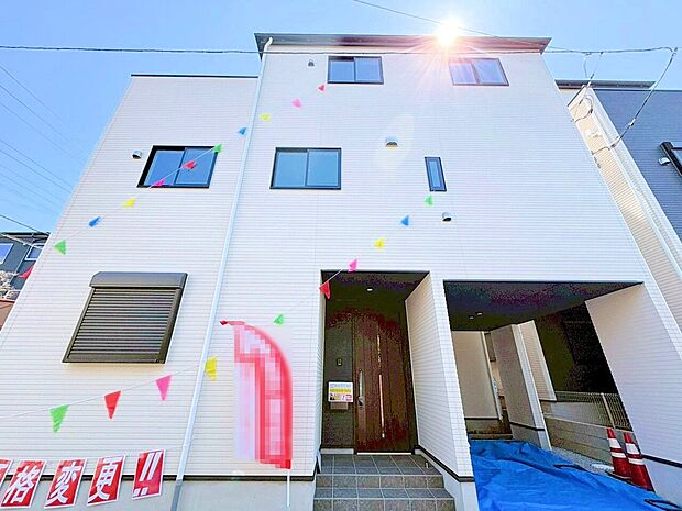 与野駅まで徒歩10分の立地です。約4m×6m公道に面した角地のお住まい。