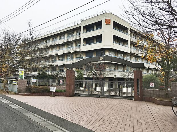 大原中学校まで約1800m