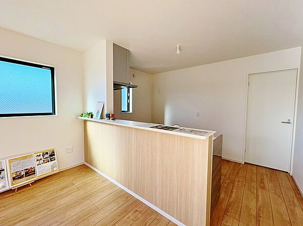 キッチンからリビング全体を見渡せます。