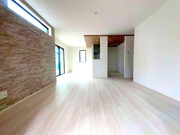 ダイニングと寛ぐスペースを分けやすく、家具が配置しやすい間取り。