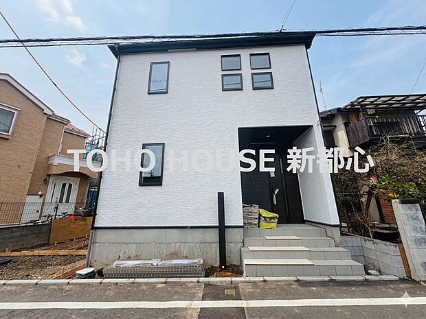 上尾駅徒歩23分の立地。小学校まで徒歩8分でお子様の通学も便利。(令和8年3月 撮影)