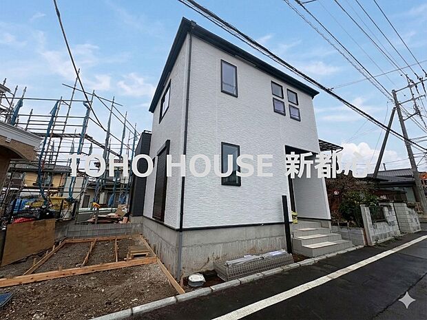 白を基調とした清楚感溢れる外観。(令和8年3月 撮影)