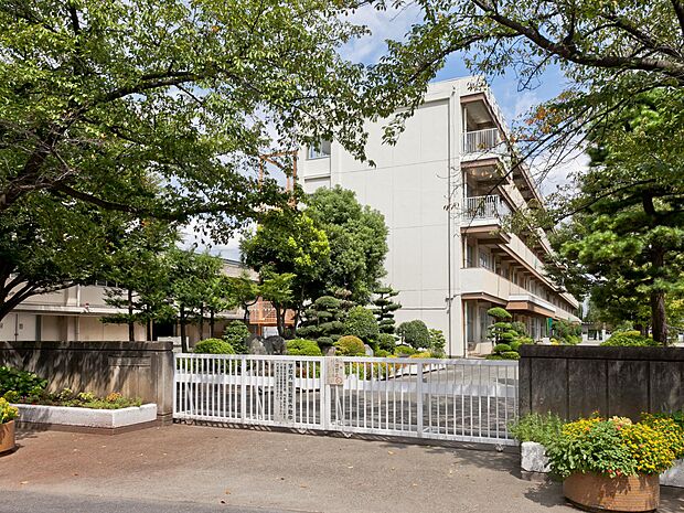 東町小学校まで約640m