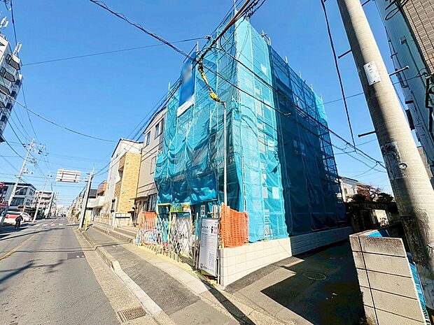 2階と3階にバルコニーを設けました。(令和8年1月 撮影)