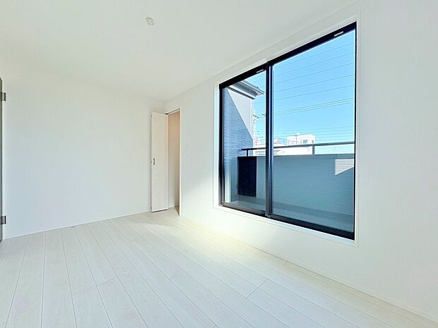 季節ごとに壁飾りや家具の配置を変えて楽しんでみませんか。