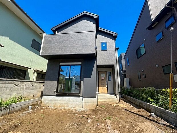18帖のLDKは開放感のある対面式キッチンを採用しています。(令和8年6月 撮影)