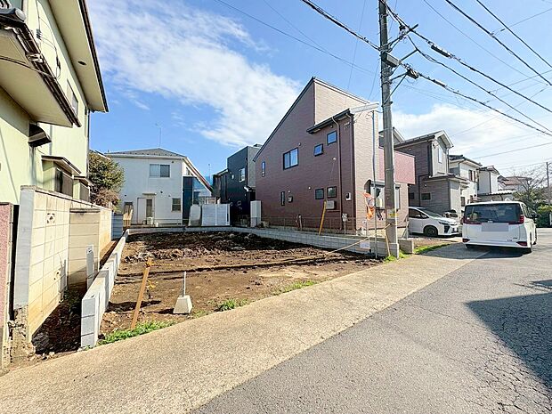 自然と家族のコミュニケーションが生まれるリビングイン階段を採用。(令和8年3月 撮影)