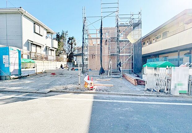 スーパーやコンビニなどが徒歩圏内にあり、買い物に便利な住環境です。(令和8年1月 撮影)