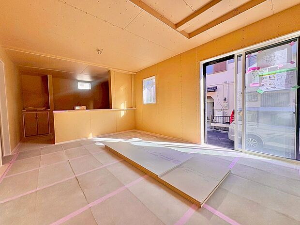 南東向きで豊かな光が差し込むLDK。(令和8年1月 撮影)