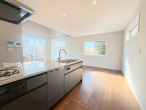 使い易いシステムキッチンで愉しく作る料理は愛情タップリ。