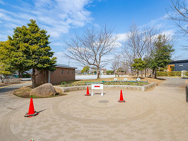 堀崎中央公園まで約270m