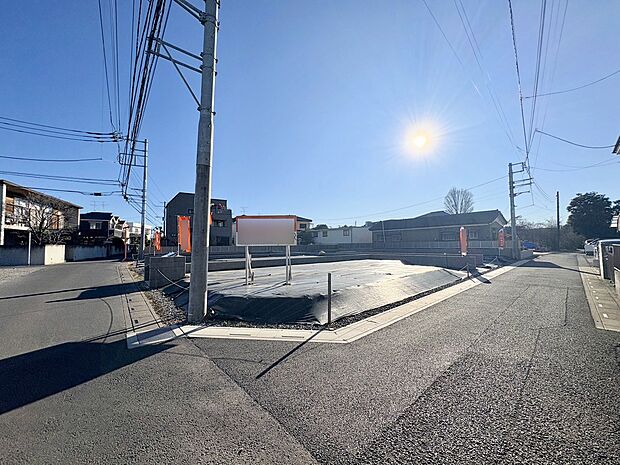 スーパーやドラッグストアなど周辺施設充実の住環境。