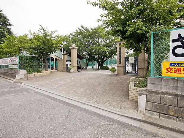 大久保中学校まで約1040m