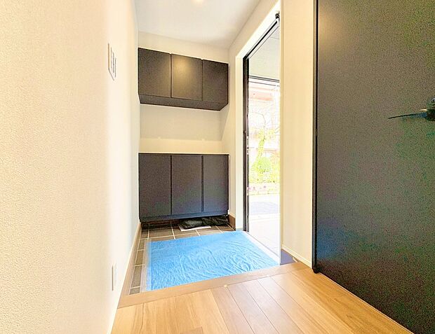 家のシンボルともいえる玄関は訪れる人を魅了します。