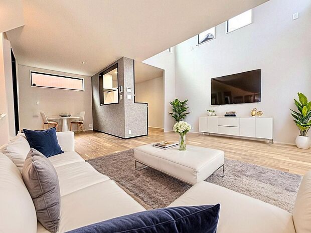 くつろぎの時間をさらに開放的にする空間です。※現況物件写真にCG画像処理済み