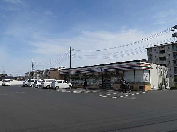 セブンイレブン越谷間久里団地前店まで約438m