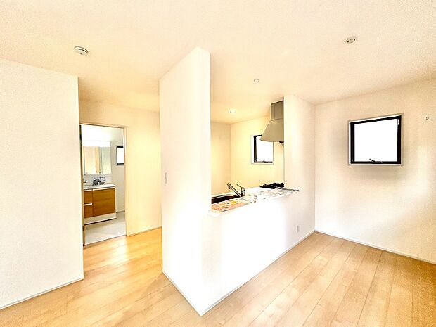 家族とのコミュニケーションを楽しめる対面式キッチンなら会話も弾みそう。