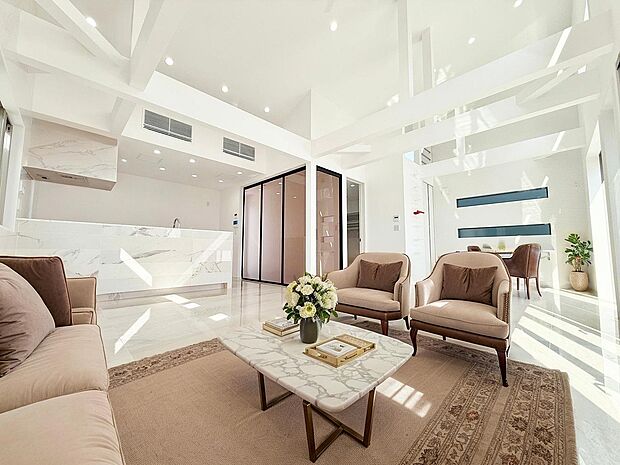 LDK23.1帖。南東向きのバルコニーに面した2階リビング設計。※現況の物件写真にCGによる画像処理済み