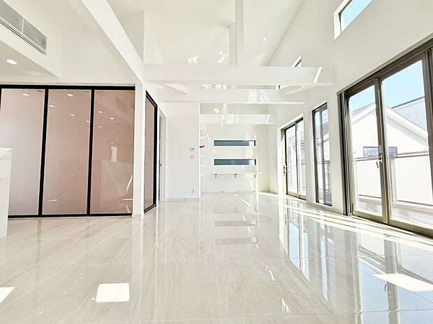 素敵なリビングでご家族の一家団欒を心ゆくまでお楽しみください。